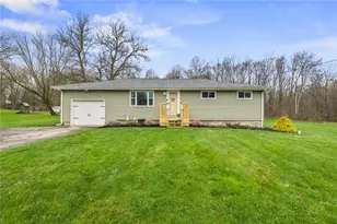 13 Raymond Dr, Shenango Township, PA 16159 - Photo 1