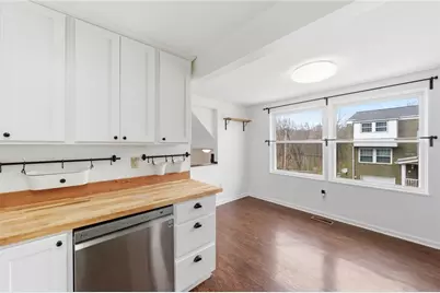 201 Cortland Dr E, Kennedy Township, PA 15136 - Photo 9