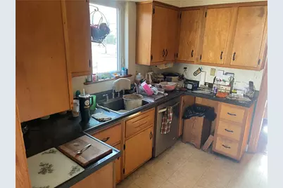 319 Cherokee Dr, Erie City, PA 16505 - Photo 9