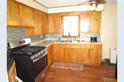 385 Emerson, Farrell, PA 16121 - Photo 3