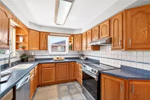 171 Greenlea Dr, Moon/Crescent Twp, PA 15108 - Photo 11