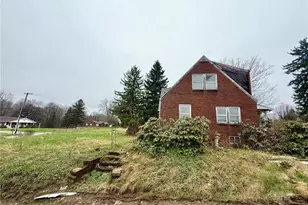 1724 Eastbrook Rd, Hickory Township, PA 16101 - Photo 3