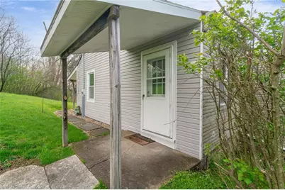 1109 McComb Ln, Pittsburgh, PA 15239 - Photo 9