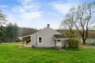 1109 Mccomb Ln, Pittsburgh, PA 15239 - Photo 11