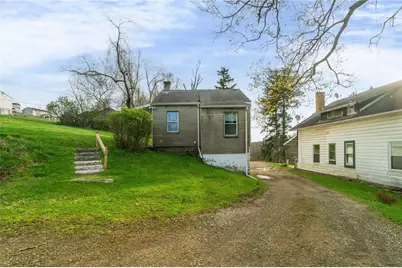 1109 McComb Ln, Pittsburgh, PA 15239 - Photo 5