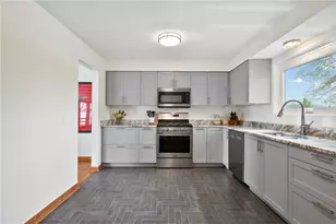 419 Amherst Ave, Moon/Crescent Twp, PA 15108 - Photo 13