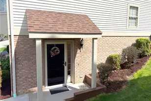 425 Georgetown Ct, Seven Fields Boro, PA 16046 - Photo 3