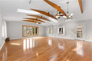 8 Pocono Dr, Green Tree, PA 15220 - Photo 21