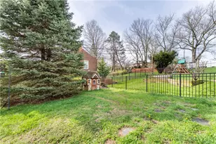 8 Pocono Dr, Green Tree, PA 15220 - Photo 45