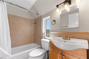 8 Pocono Dr, Green Tree, PA 15220 - Photo 33