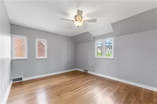 8 Pocono Dr, Green Tree, PA 15220 - Photo 29