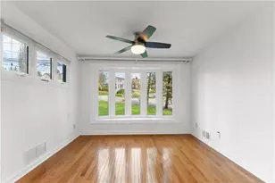 8 Pocono Dr, Green Tree, PA 15220 - Photo 9