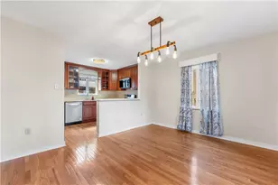 8 Pocono Dr, Green Tree, PA 15220 - Photo 17