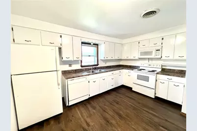 419 E Fairmont Ave, New Castle, PA 16105 - Photo 3