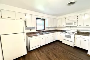 419 E Fairmont Ave, New Castle, PA 16105 - Photo 3