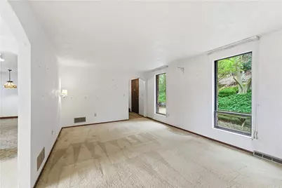 101 Dogwood Ln, Ross Twp, PA 15237 - Photo 5