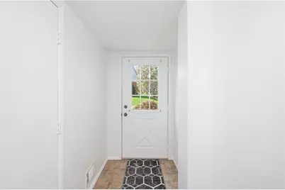 153 Rossmor Ct, Ross Twp, PA 15229 - Photo 5