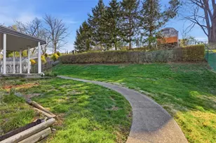 114 Lycoming Dr, Moon/Crescent Twp, PA 15108 - Photo 35