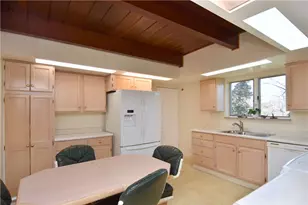 110 Circle Dr, Ross Twp, PA 15237 - Photo 9