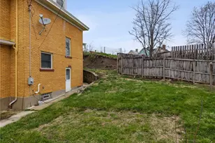 701 Cowan Ave, Jeannette, PA 15644 - Photo 33