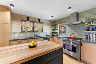 22 Priscilla Ln, Rosslyn Farms, PA 15106 - Photo 9