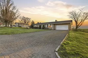 20 Royal Oaks Dr, Fallowfield, PA 15022 - Photo 1