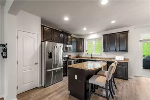 22 Truman Cir, Kennedy Township, PA 15136 - Photo 9