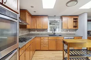 193 Arla Dr, Green Tree, PA 15220 - Photo 13