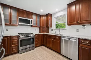 404 Summer Haven Ct, Pittsburgh, PA 15239 - Photo 11