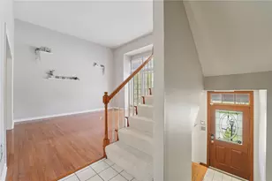 2119 Huntington Ct S, Pittsburgh, PA 15090 - Photo 3