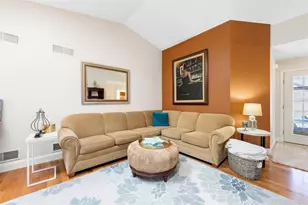 113 Merion Ct, Hempfield Township, PA 15601 - Photo 3