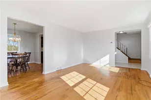 2805 Clearview Dr, Pittsburgh, PA 15116 - Photo 11