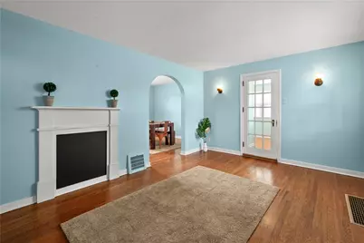 810 Irwin Dr, Pittsburgh, PA 15236 - Photo 5