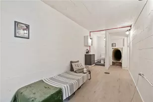 350 Mowry Dr, Pittsburgh, PA 15236 - Photo 19