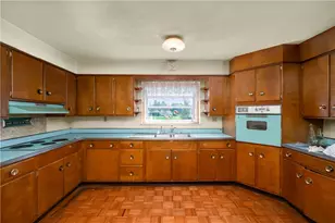 349 Dinnerbell Rd, Penn Township, PA 16002 - Photo 7