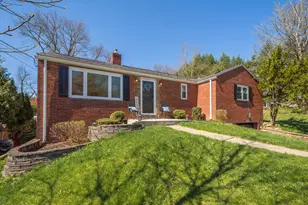 558 Rolling Green Dr, Bethel Park, PA 15102 - Photo 3