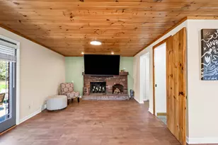 558 Rolling Green Dr, Bethel Park, PA 15102 - Photo 17