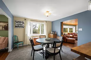 558 Rolling Green Dr, Bethel Park, PA 15102 - Photo 9