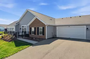 1042 Forest Oaks Dr, Center Township, PA 16001 - Photo 27