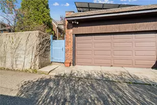 128 Hastings St, Pittsburgh, PA 15206 - Photo 43