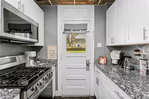 821 Greenfield Ave, Pittsburgh, PA 15217 - Photo 13