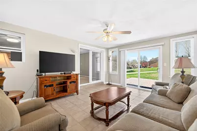 625 Stamford Drive, Hempfield Township, PA 15601 - Photo 5