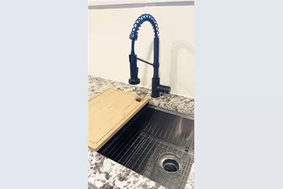 250 Woodridge Dr, Carnegie, PA 15106 - Photo 9