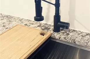 250 Woodridge Dr, Carnegie, PA 15106 - Photo 9