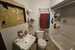 1962 Straubs Ln, Pittsburgh, PA 15212 - Photo 9