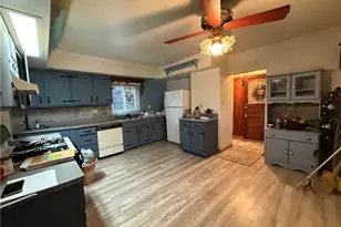 727 Thompson St, Turtle Creek, PA 15145 - Photo 7