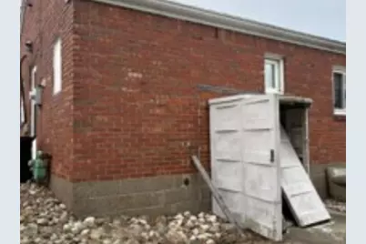 116 Delrose Dr, Liberty Boro, PA 15133 - Photo 3