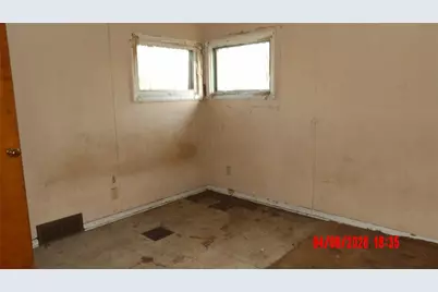 926 Stambaugh Ave, Farrell, PA 16121 - Photo 3