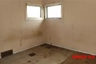 926 Stambaugh Ave, Farrell, PA 16121 - Photo 3