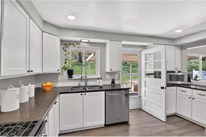 6038 Dalmation Dr, Bethel Park, PA 15102 - Photo 15